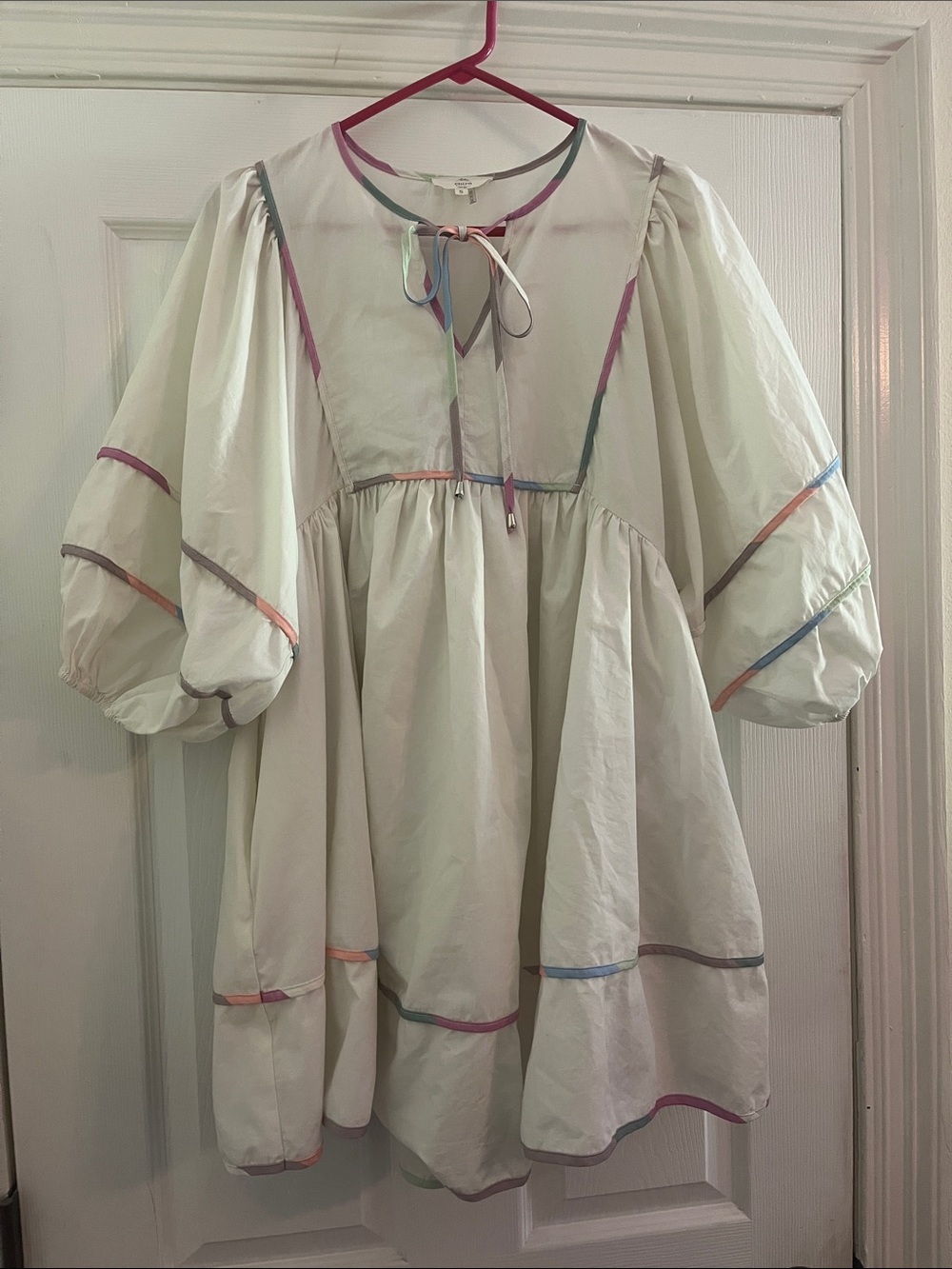Boutique mini dress with puff sleeves - Picture 1 of 3